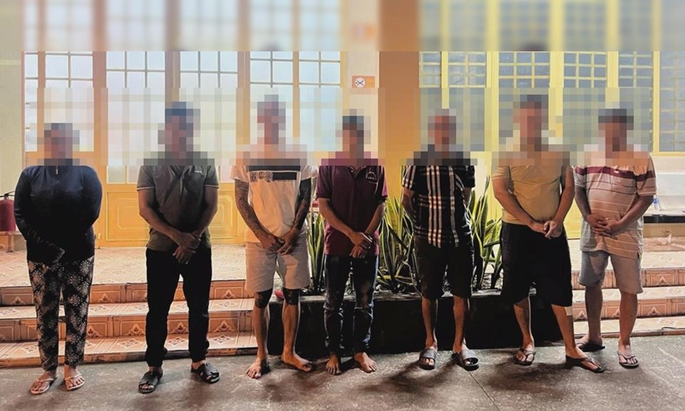 Bắt nhiều đối tượng tổ chức đá gà qua mạng và 1 đối tượng truy nã về tội đánh bạc