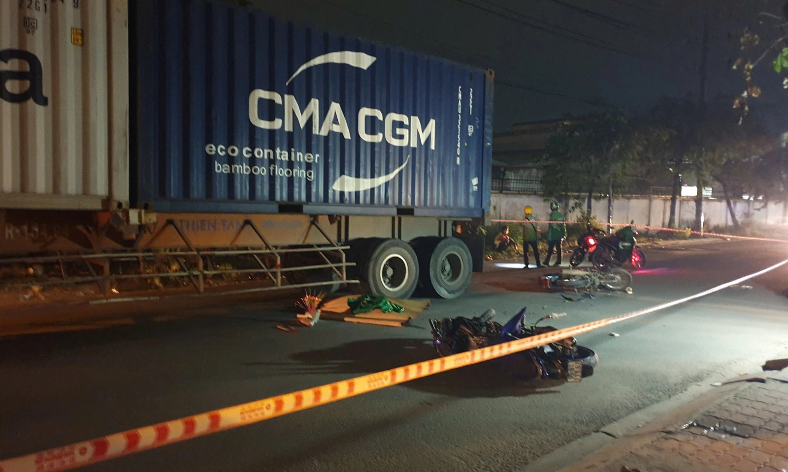 Bình Dương: Va chạm với xe container, 1 người tử vong tại chỗ