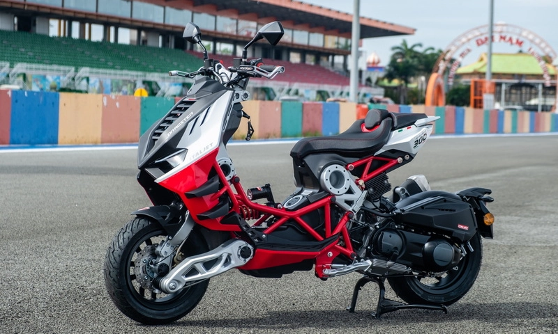 Mẫu xe tay ga lạ Italjet Dragster 300 chính thức ra mắt tại Việt Nam