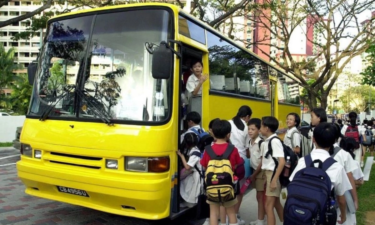 Từ 1/1/2025, xe ô tô chở trẻ em mầm non, học sinh phải sơn màu gì?