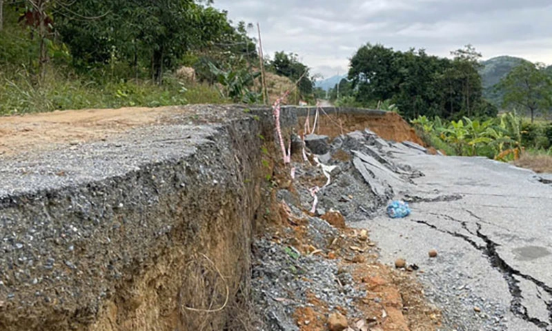 Đường tránh sân bay Sapa sạt lở sau bão lũ