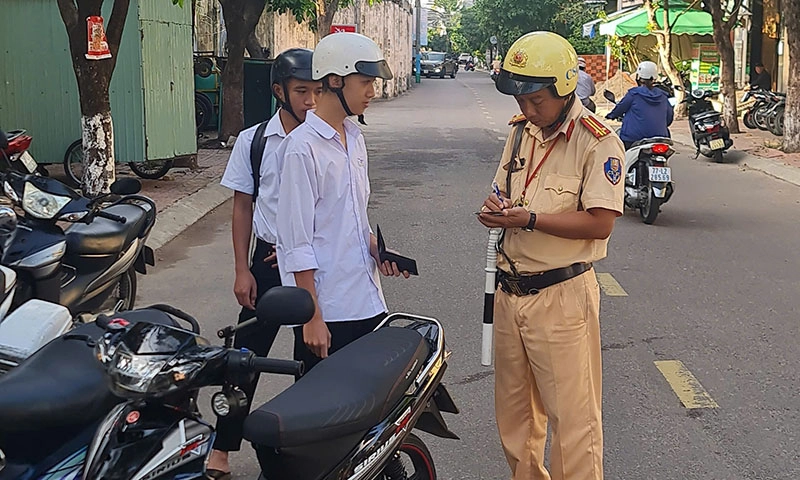 Bình Định: một năm có hơn 60.000 vi phạm giao thông, 9.200 tài xế bị tước bằng lái