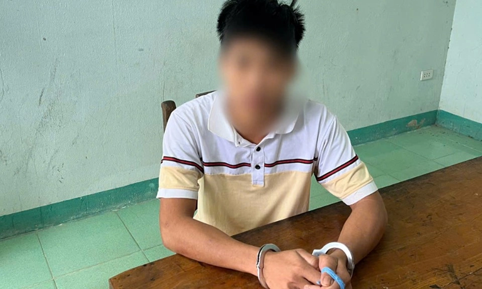 Tạm giam kẻ đồi bại, hiếp dâm không thành rồi dùng dao đâm người gây thương tích