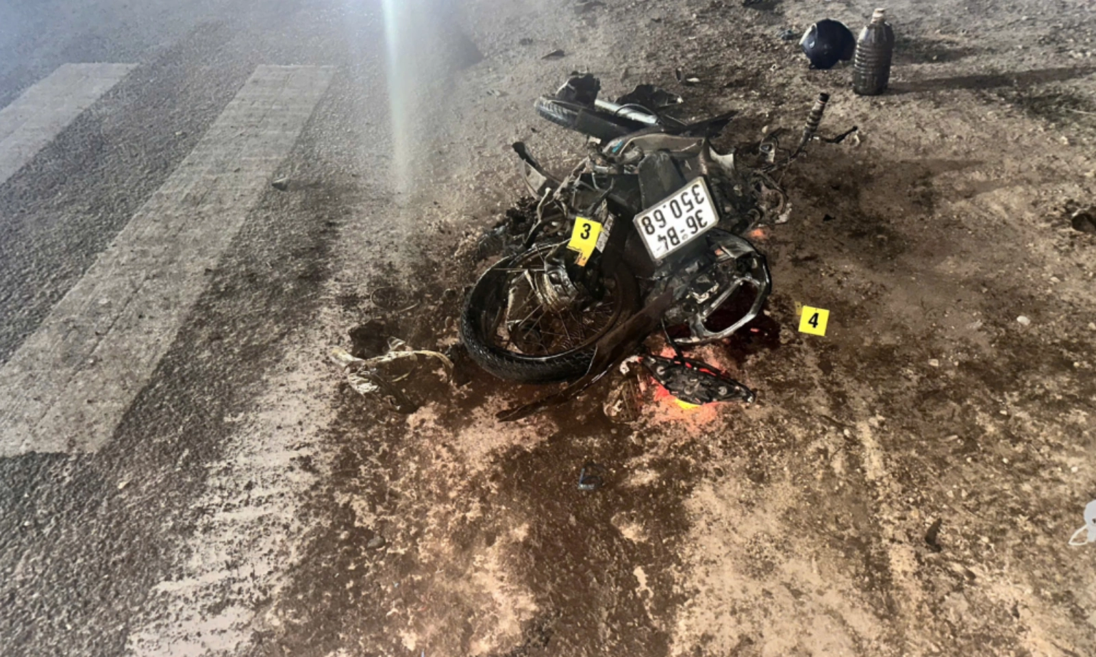 Tai nạn giao thông nghiêm trọng tại Thanh Hóa: Một người bị dập nát cẳng chân