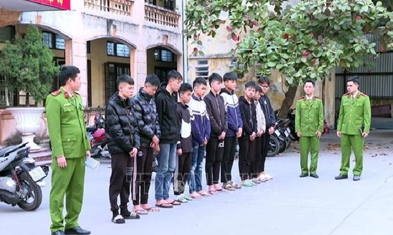 Tạm giam 13 đối tượng đua xe gây rối trật tự công cộng ở Hải Dương