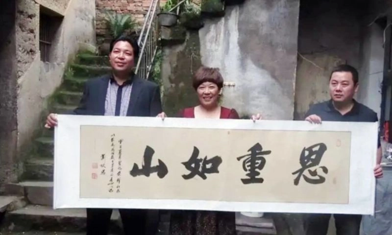 Cậu bé ăn xin trả ơn ân nhân sau 21 năm