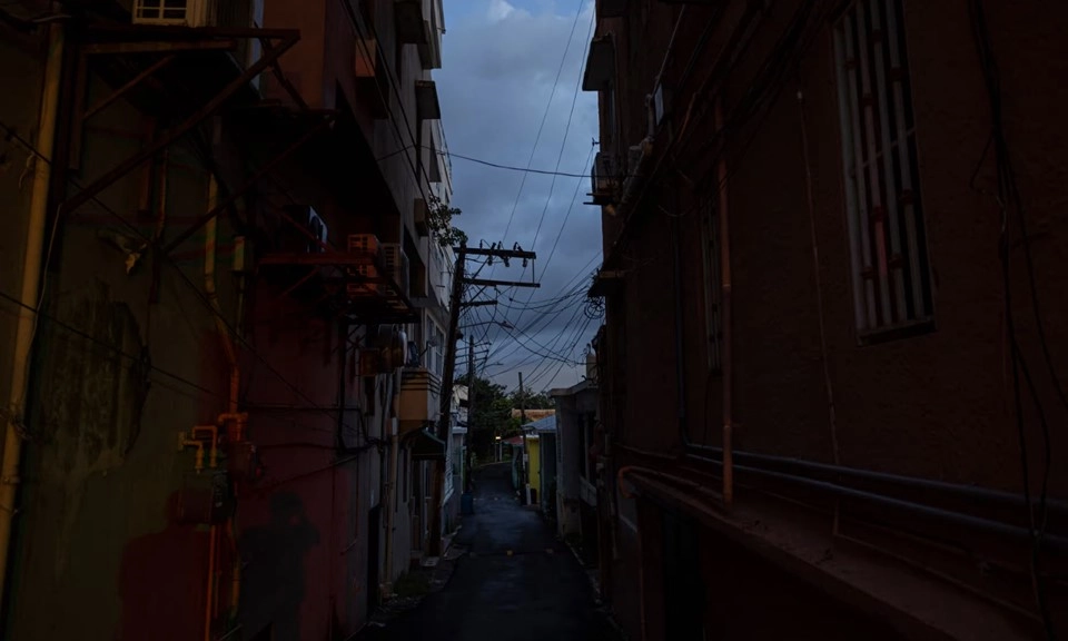 Puerto Rico: Lưới điện bị ‘sập’ trước thềm năm mới, 1,3 triệu người sống trong cảnh mất điện