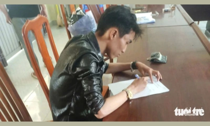 Bắt 2 thanh niên trộm cắp, đốt quần áo để xóa dấu vết