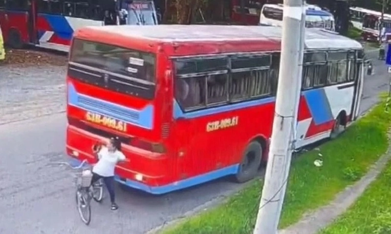 Khởi tố tài xế lùi xe không quan sát khiến 1 nữ công nhân tử vong
