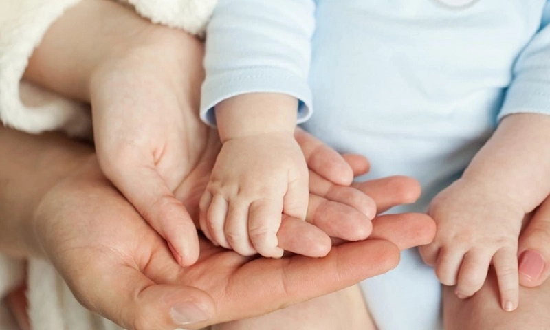 Chính phủ ban hành quy định mới về tìm người nhận trẻ em làm con nuôi