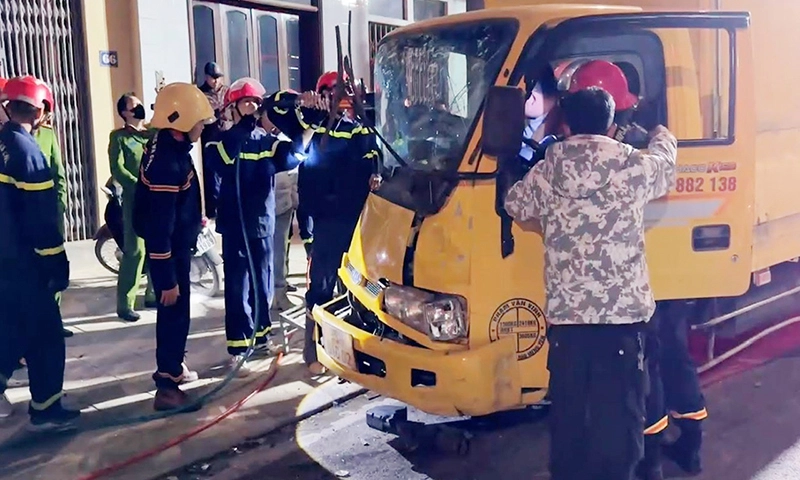 Tai nạn liên hoàn ở Điện Biên, tài xế có nồng độ cồn cao kịch khung