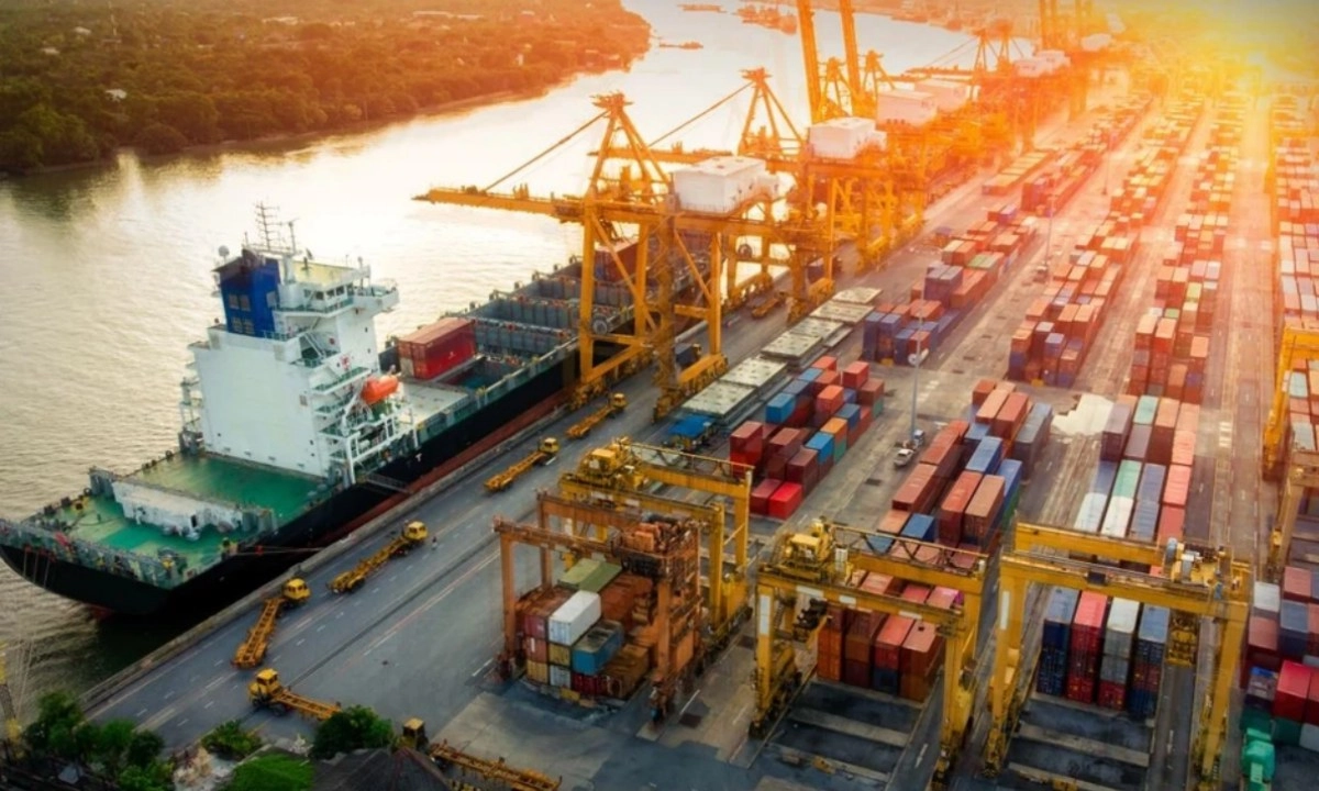 UOB lạc quan dự báo tăng trưởng GDP Việt Nam năm 2025 lên mức 7%
