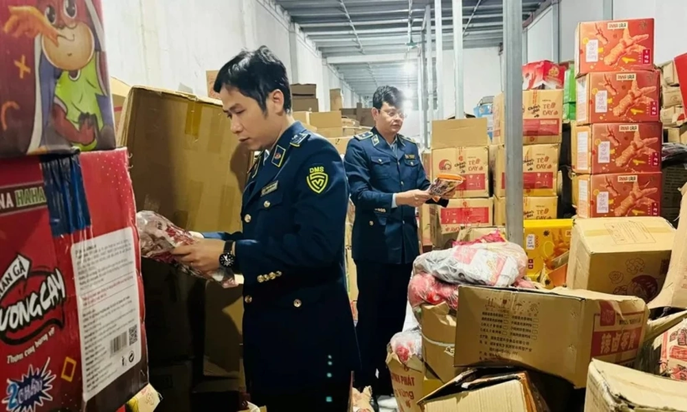 10.000 sản phẩm thực phẩm nhập lậu bị tạm giữ
