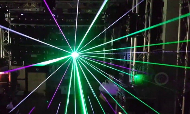 Cảnh báo nguy cơ mù do bị tia laser chiếu vào mắt 