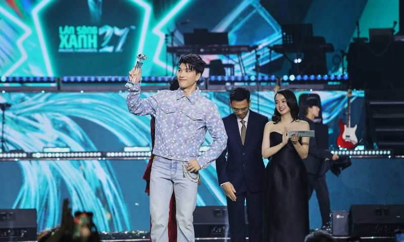 HIEUTHUHAI bùng nổ tại Làn Sóng Xanh 2024: Khẳng định ngôi vương thế hệ mới