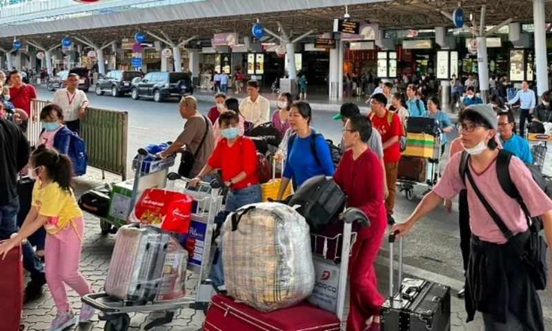 Sân bay Tân Sơn Nhất chuẩn bị phục vụ 4 triệu khách dịp Tết 