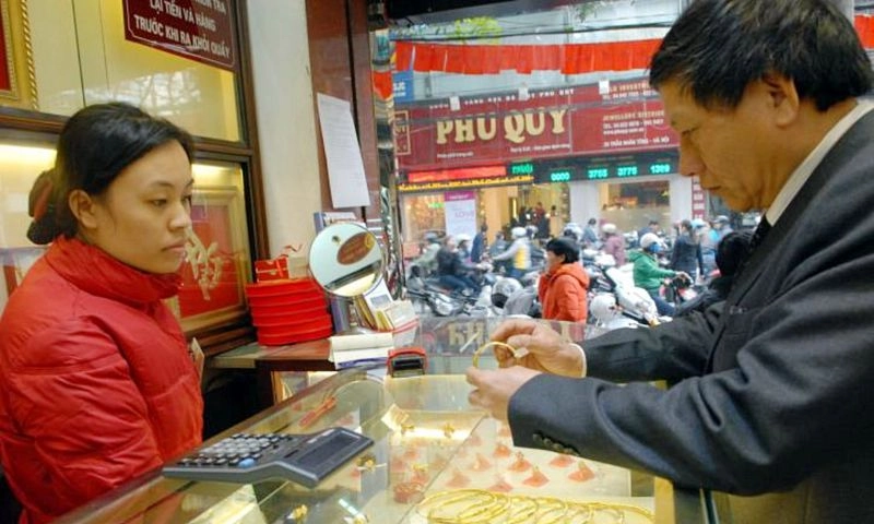 Giá vàng hôm nay 19/1: Lao dốc mạnh