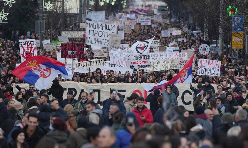 Serbia: Biểu tình rầm rộ, Thủ tướng từ chức