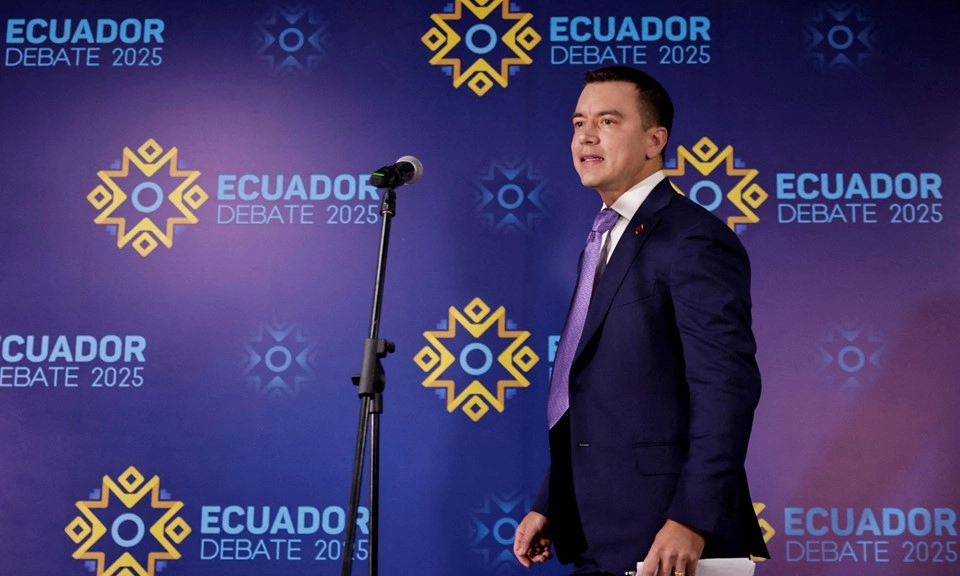 Tổng thống Ecuador tuyên bố áp thuế 27% đối với hàng hóa Mexico