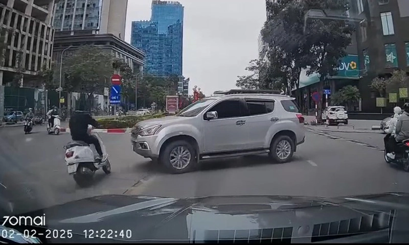 Clip: Tình huống tai nạn giao thông do thiếu quan sát