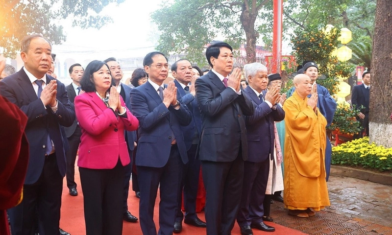 Chủ tịch nước Lương Cường chủ trì Lễ dâng hương tại Hoàng thành Thăng Long