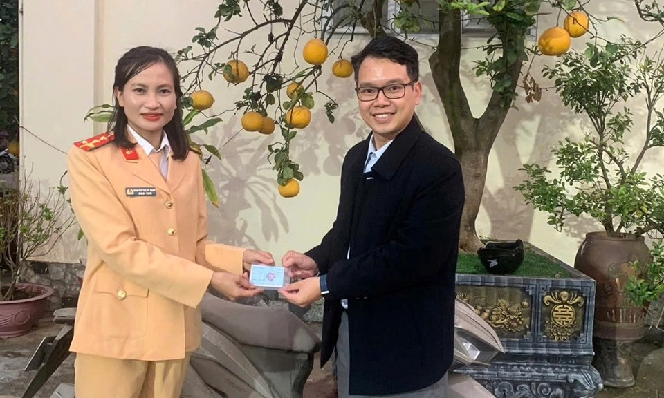 Thanh niên nhận lại xe máy sau 4 năm xe bị mất trộm