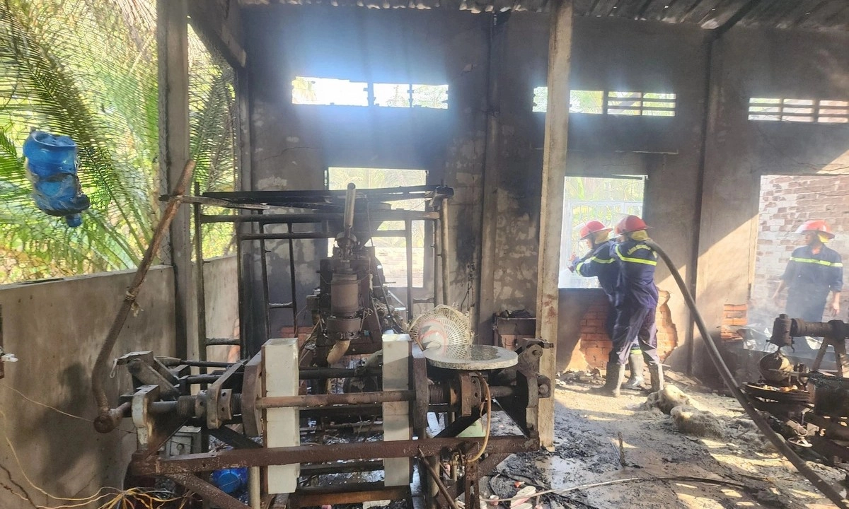 Cháy nhà kho ở TP Mỹ Tho, nhiều tài sản bị thiêu rụi