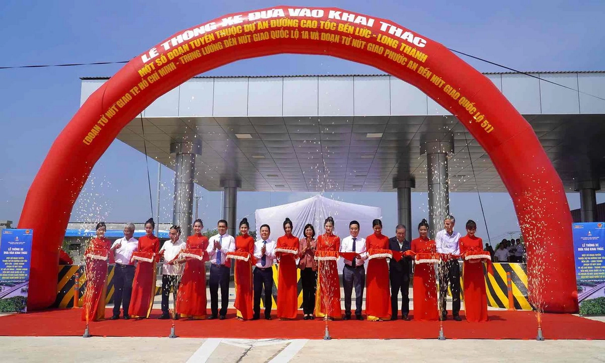 Thông xe hai đoạn cao tốc Bến Lức - Long Thành, tăng cường kết nối Đông Nam Bộ và miền Tây