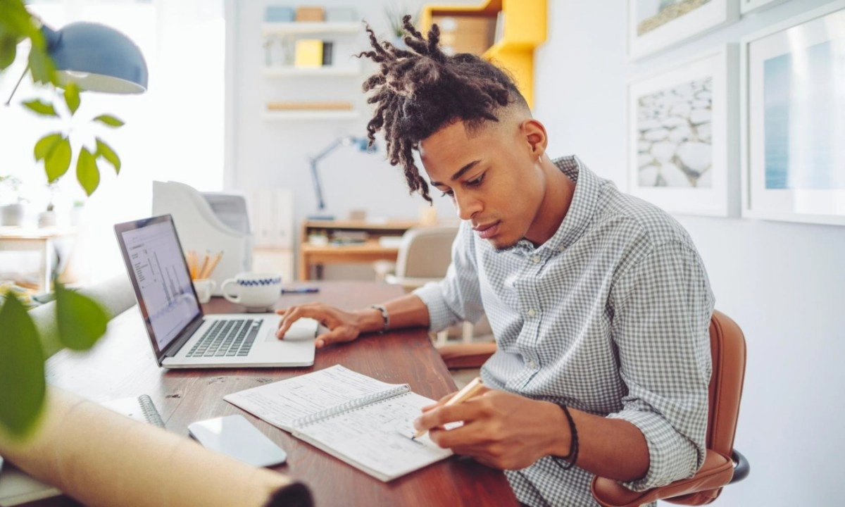 Tranh cãi về quy định quay lại “văn phòng làm việc”