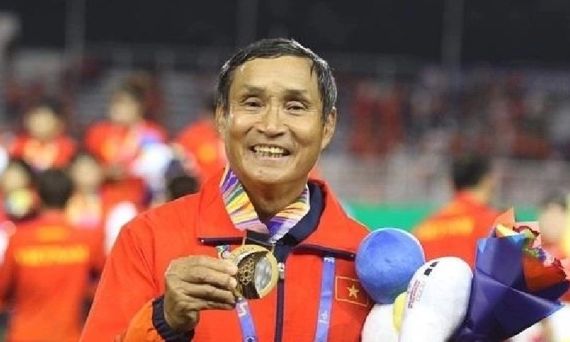 Phong tặng danh hiệu Anh hùng Lao động cho HLV Mai Đức Chung