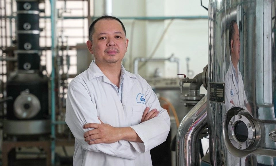 Tìm ra cách ‘tái chế bùn thải sản xuất giấy’ một nhà khoa học được trao giải Sáng tạo châu Á