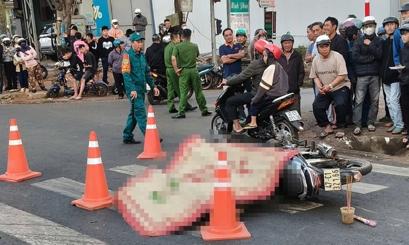 Một người bị cán tử vong khi đi vào điểm mù của xe tải