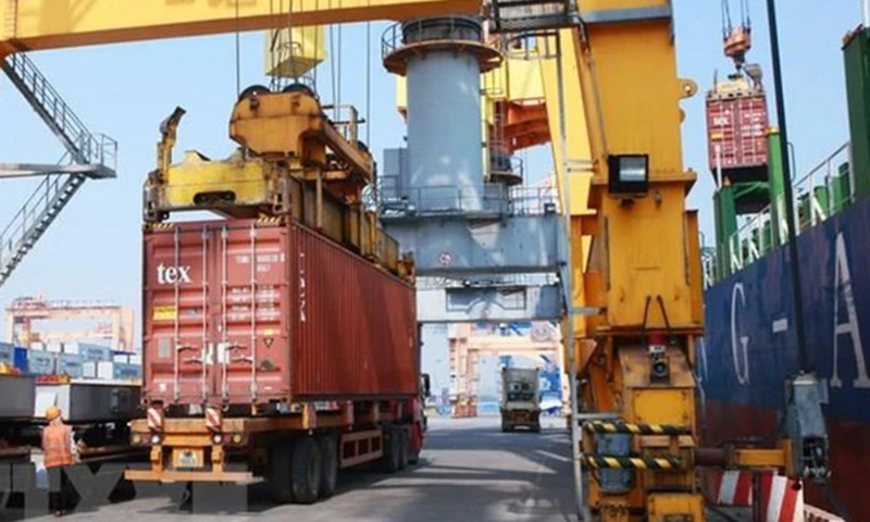 Doanh nghiệp đồng loạt đề xuất tăng giá dịch vụ bốc dỡ cảng biển