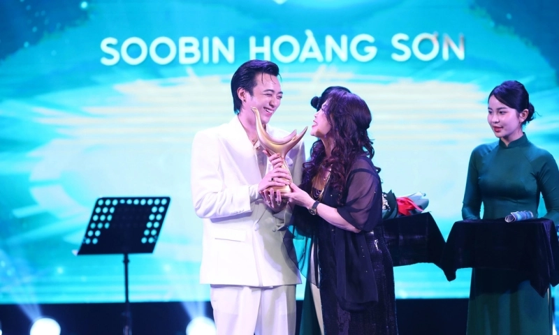 Soobin thắng lớn tại Cống hiến 2025 