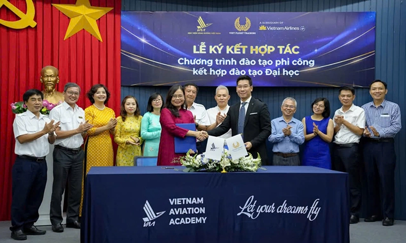 Học Viện Hàng không Việt Nam và Bay Việt hợp tác đào tạo phi công thương mại
