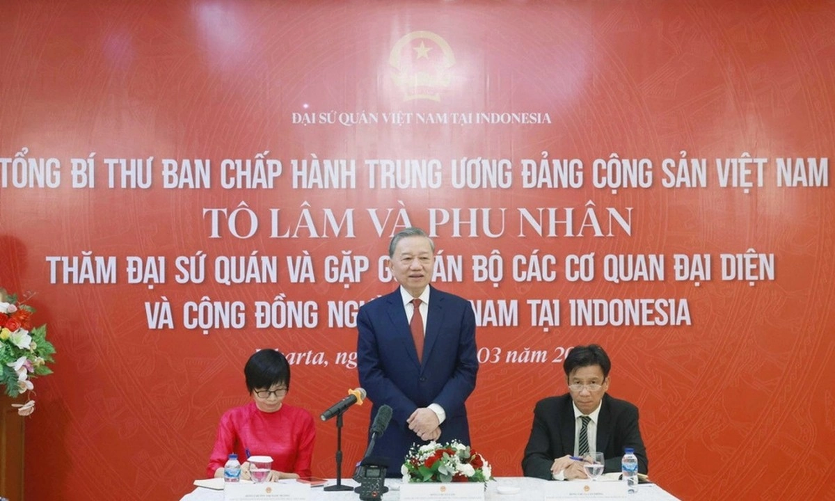 Tổng Bí thư Tô Lâm gặp cộng đồng người Việt Nam tại Indonesia