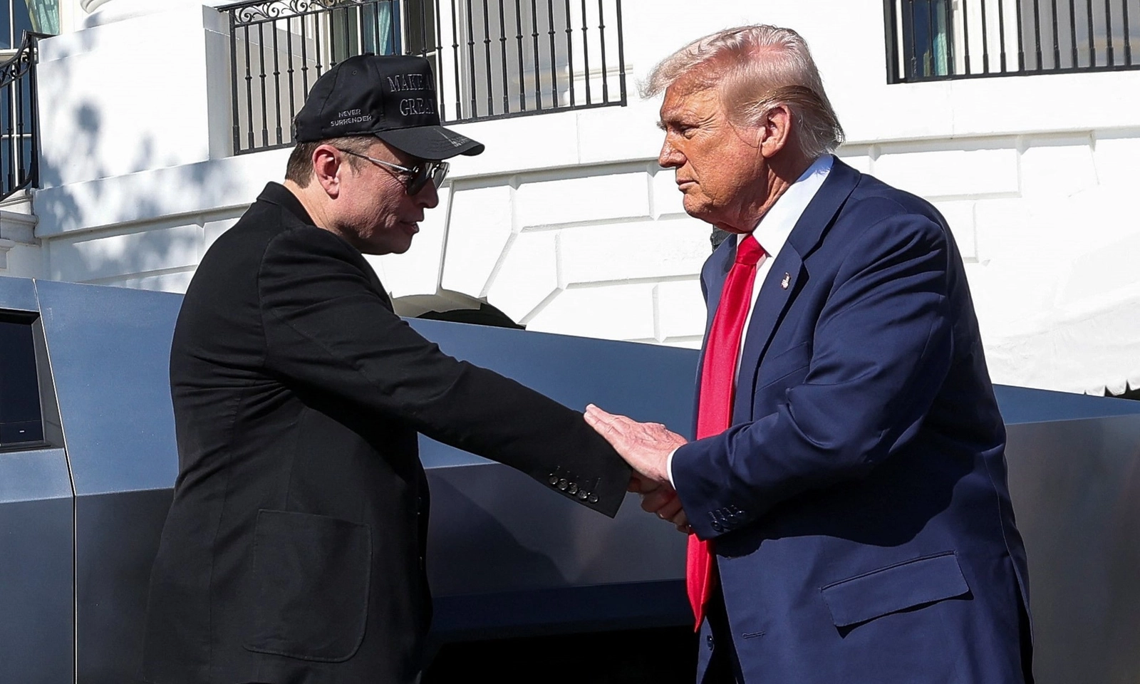 Tesla có thể phải đối mặt với mức thuế trả đũa do ông Trump áp thuế quá mạnh tay