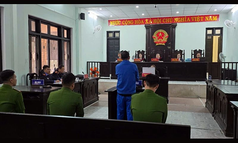 Lãnh 7 năm tù vì chém chú ruột do mâu thuẫn tiền nhậu 