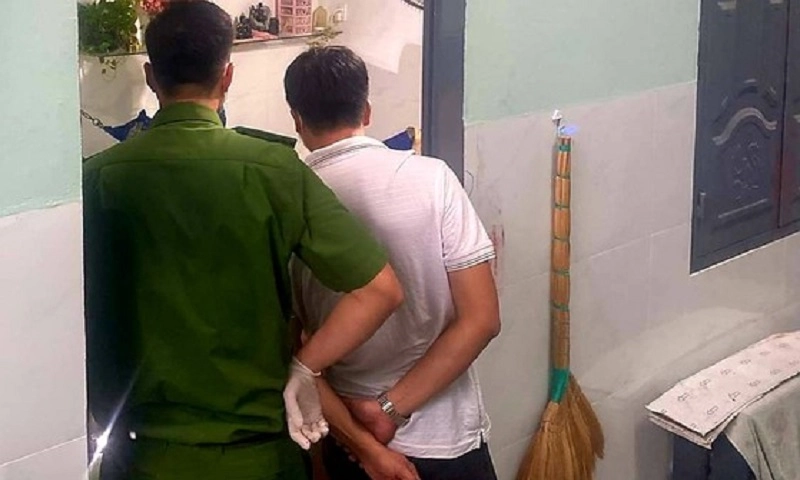 Người đàn ông 40 tuổi đâm chết người tình rồi tự vẫn