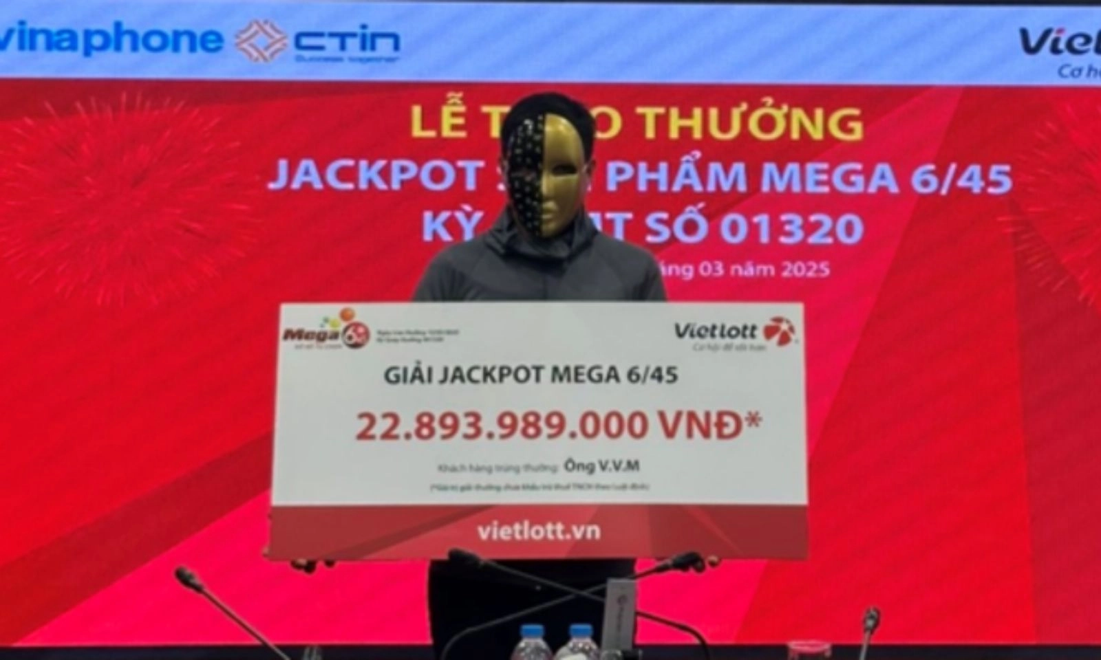 Trúng độc đắc gần 23 tỷ đồng khi mua vé Vietlott qua điện thoại