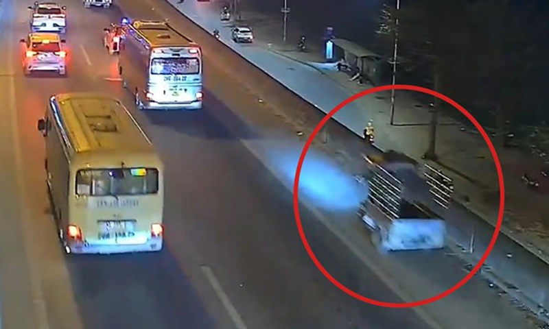 Xe ba bánh chạy ẩu bị cảnh sát giao thông đón lỏng trên đường vành đai 3
