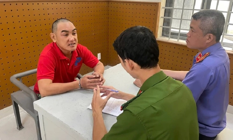 Khởi tố đối tượng chặn đường, đập phá xe taxi công nghệ tại quận Bình Thạnh