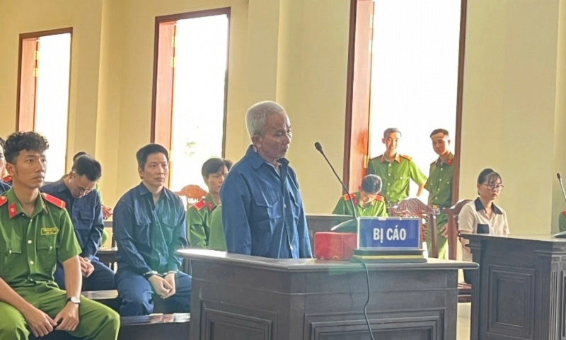 Mâu thuẫn tranh giành khách, tài xế xe ôm gây án mạng lĩnh 15 năm tù