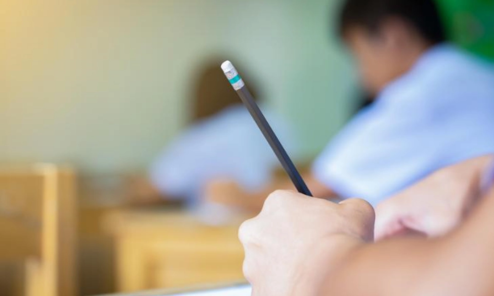 Truy tố giáo viên trung học nhiều lần tiết lộ đề thi toán cho trung tâm dạy thêm