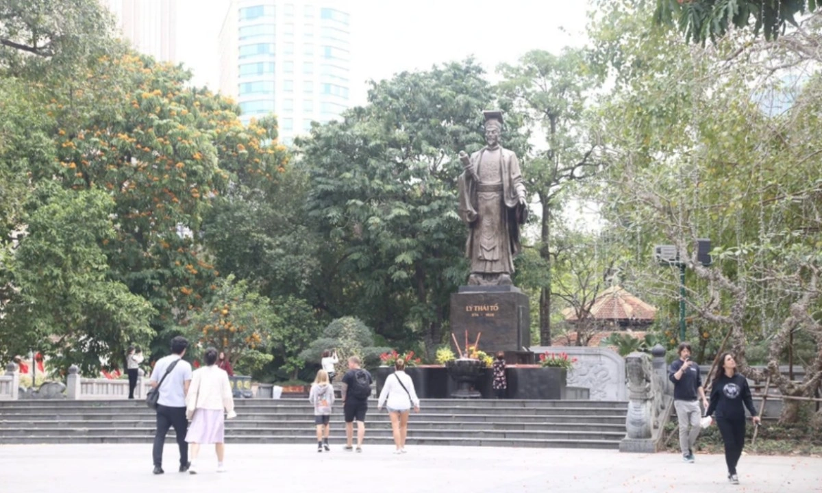 Cải tạo vườn hoa Lý Thái Tổ: Không di dời cây cổ thụ