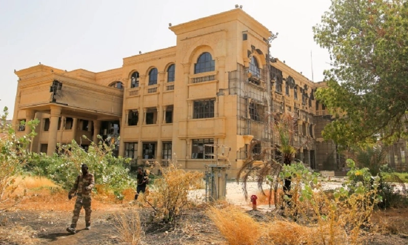 Quân chính phủ Sudan chiếm dinh Tổng thống và nhiều tòa nhà công vụ 