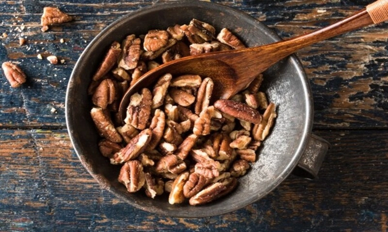 Ăn hạt hồ đào mỗi ngày có thể giúp giảm cholesterol và nguy cơ mắc bệnh tim