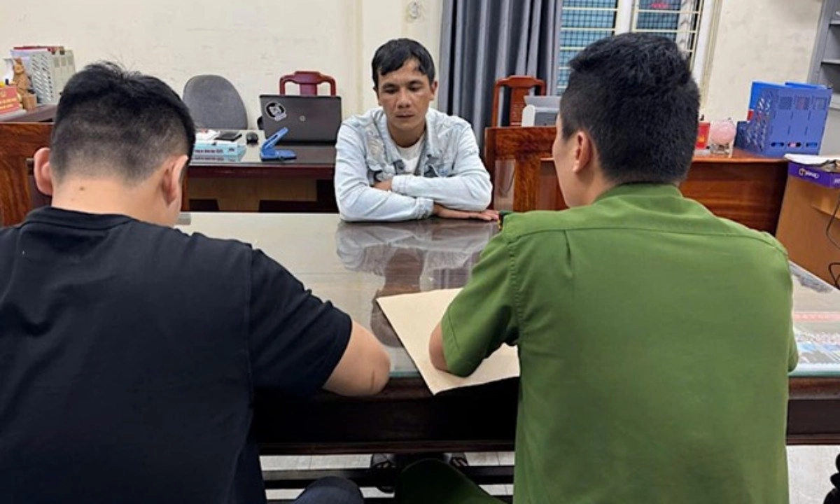 Bắt khẩn cấp đối tượng táo tợn vào trường học cướp dây chuyền của học sinh