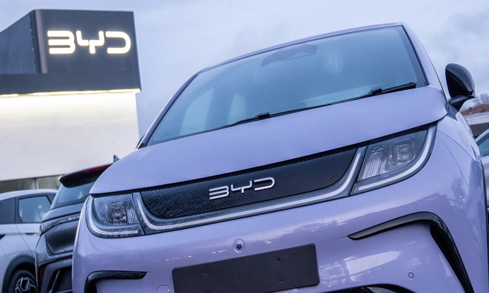Doanh số của gã khổng lồ xe điện Trung Quốc BYD đạt 100 tỷ USD, vượt mặt Tesla