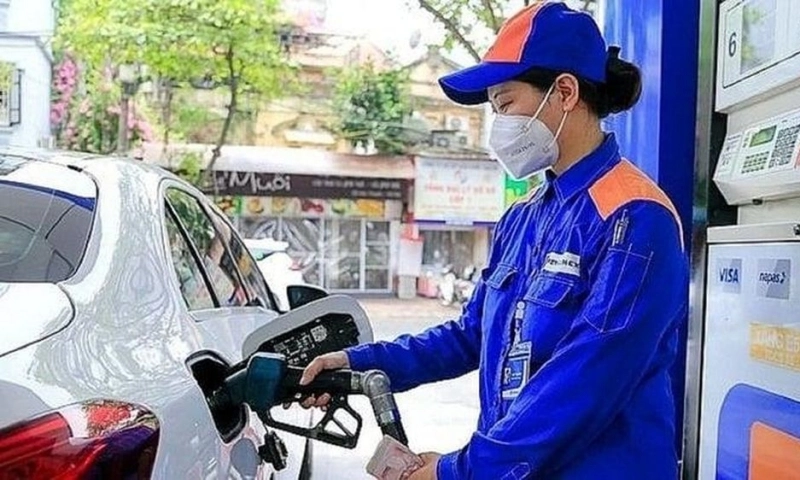 Xăng sắp tăng giá lần thứ hai liên tiếp, có thể thêm gần 500 đồng/lít
